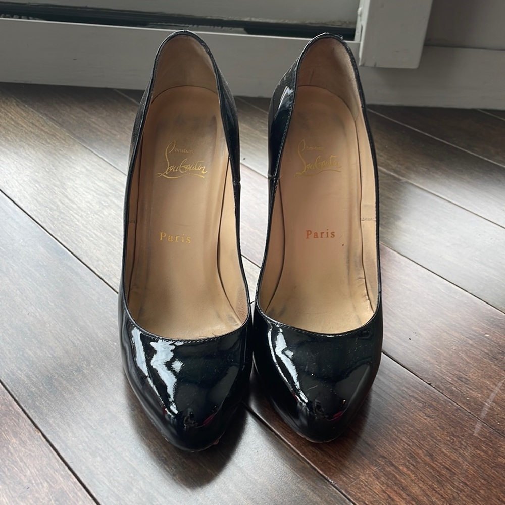 Used black beautiful Louboutins